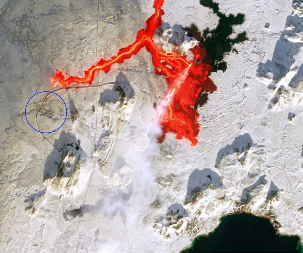 A tale of two volcanic tourist destinations